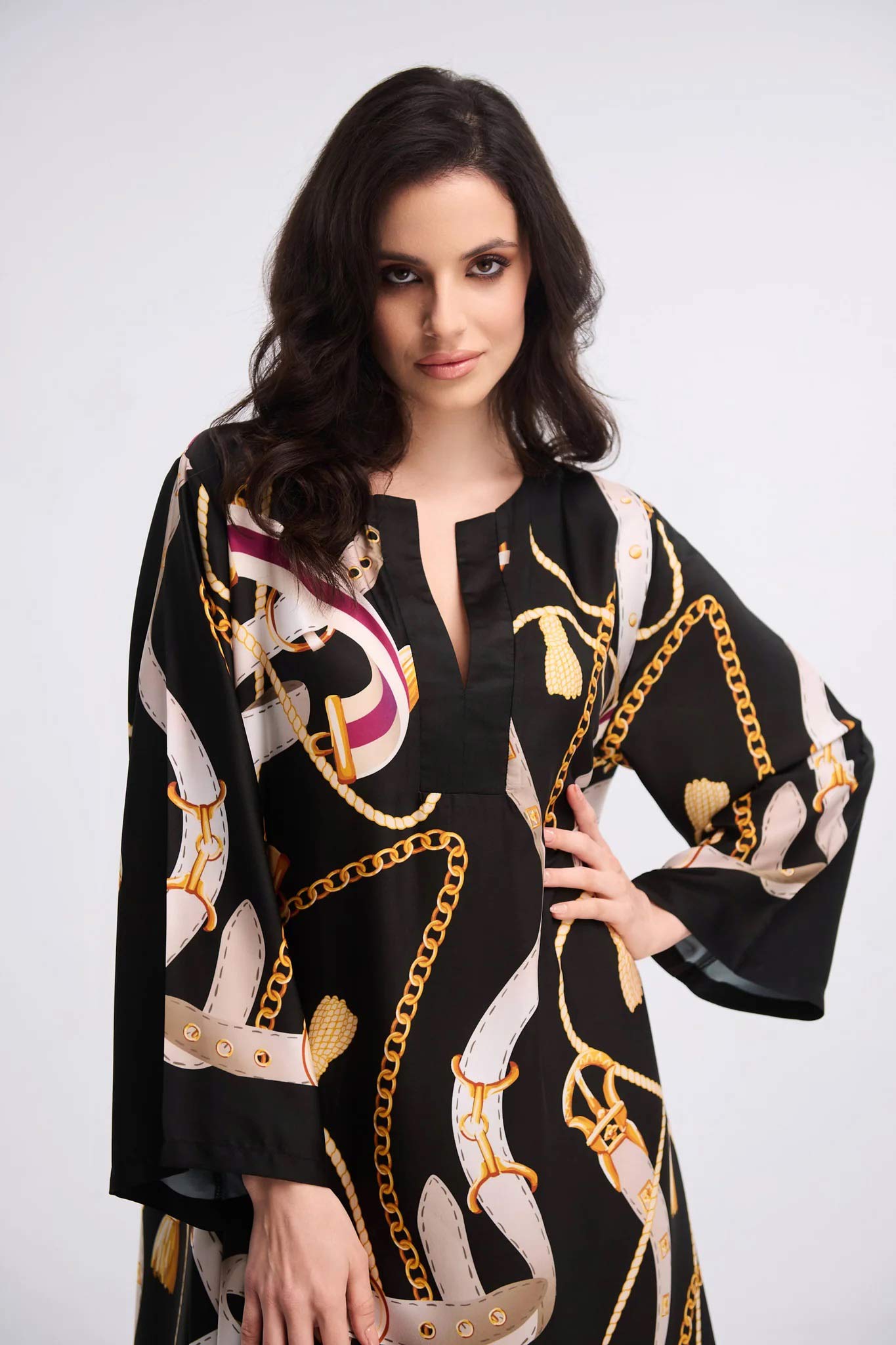Fashionable-Black-Kaftan-with-Bold-Chain-and-Belt-Print