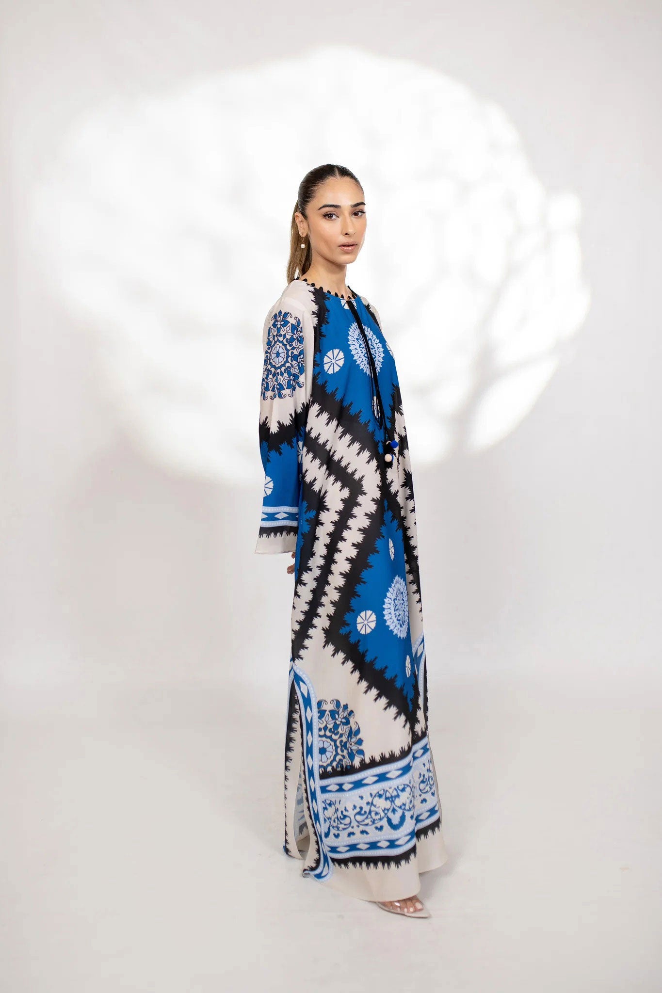 Modern-Ethnic-Long-Kaftan-with-Eye-Catching-Prints-14