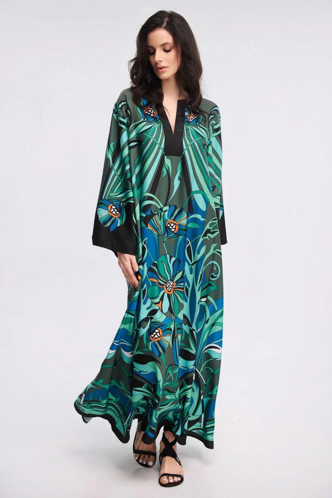 Trendy-Bohemian-Style-Dress-with-with-Stunning-Geometric-Patterns-3