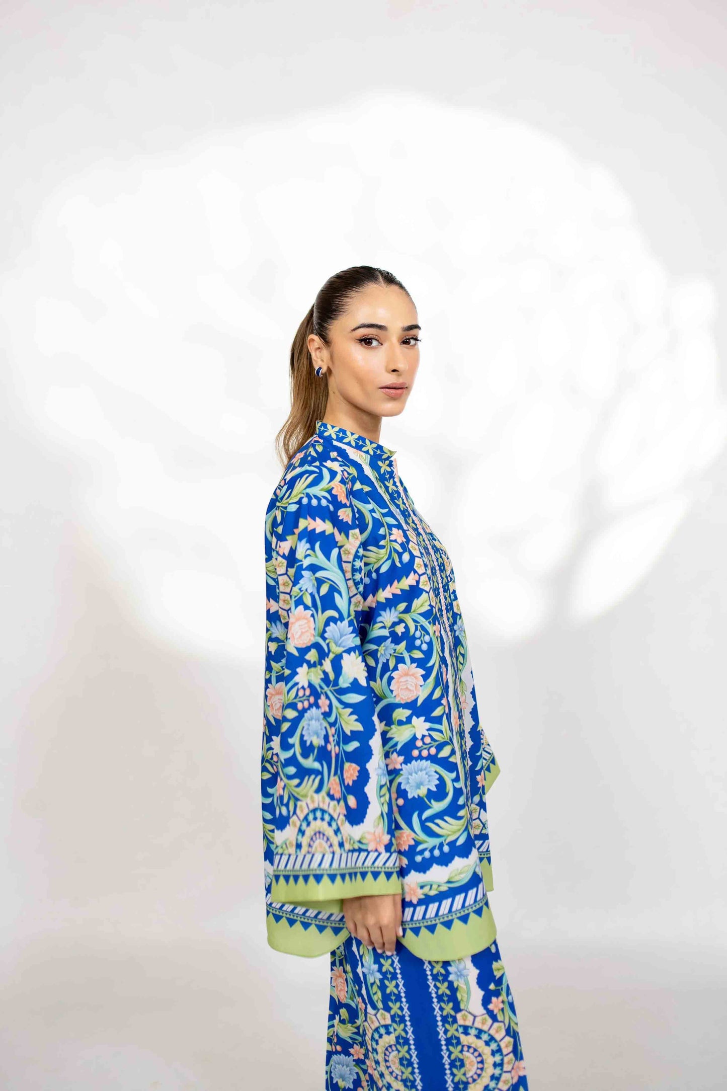 Trendy-Women_s-Kurta-Set-with-Geometric-Patterns-5
