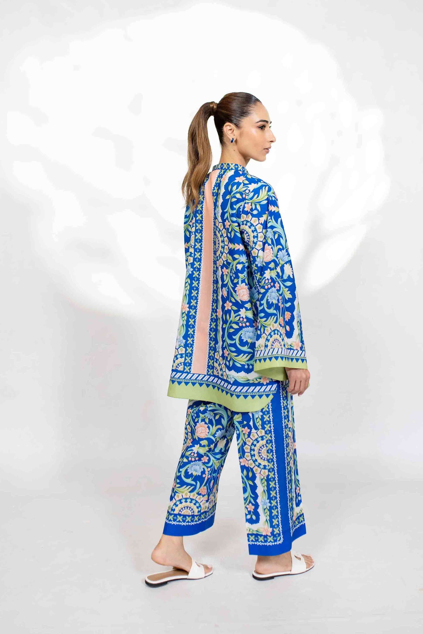 Trendy-Women_s-Kurta-Set-with-Geometric-Patterns-6