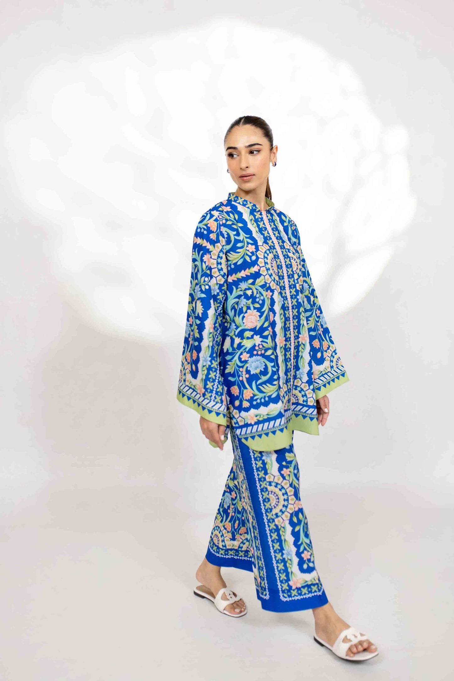 Trendy-Women_s-Kurta-Set-with-Geometric-Patterns-7