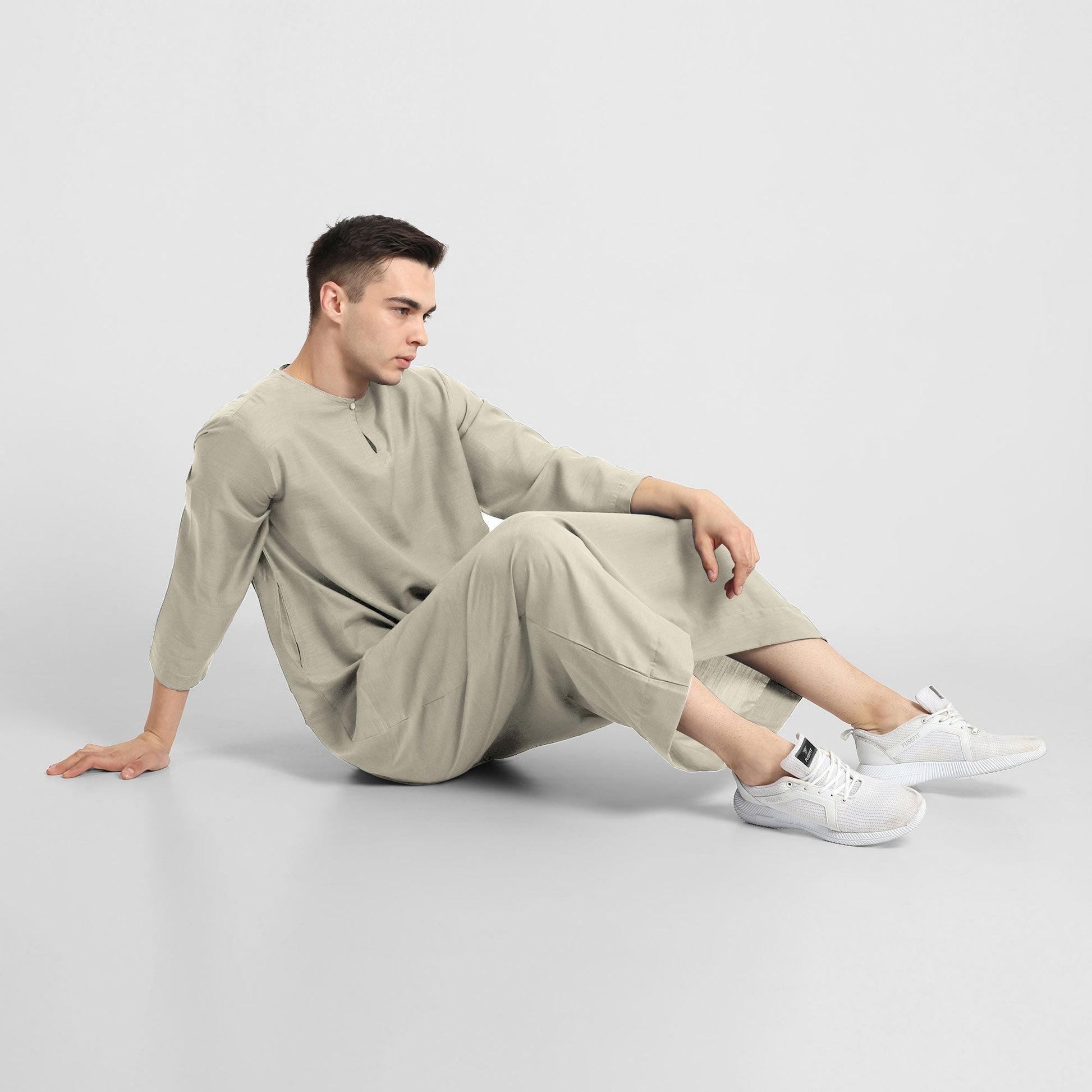 Mens Beige long sleeve thobe with mandarin collar and side pockets