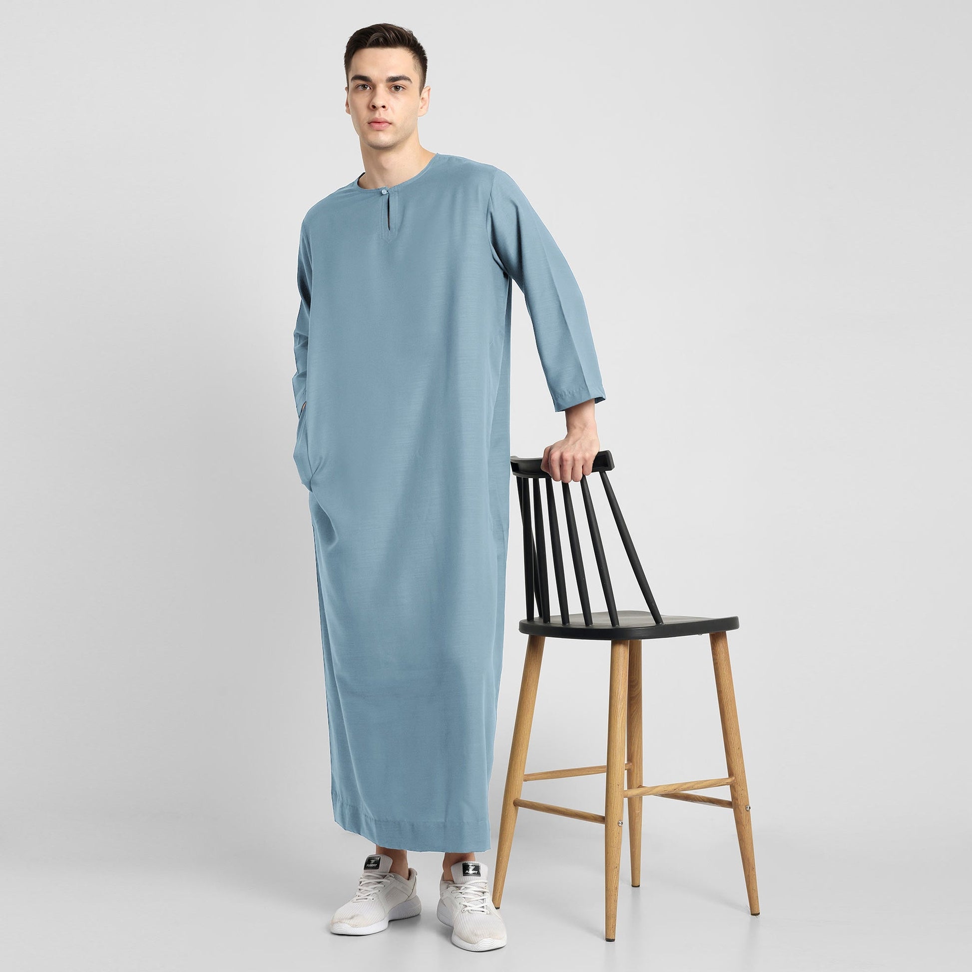 Mens Blue long sleeve thobe with mandarin collar and side pockets