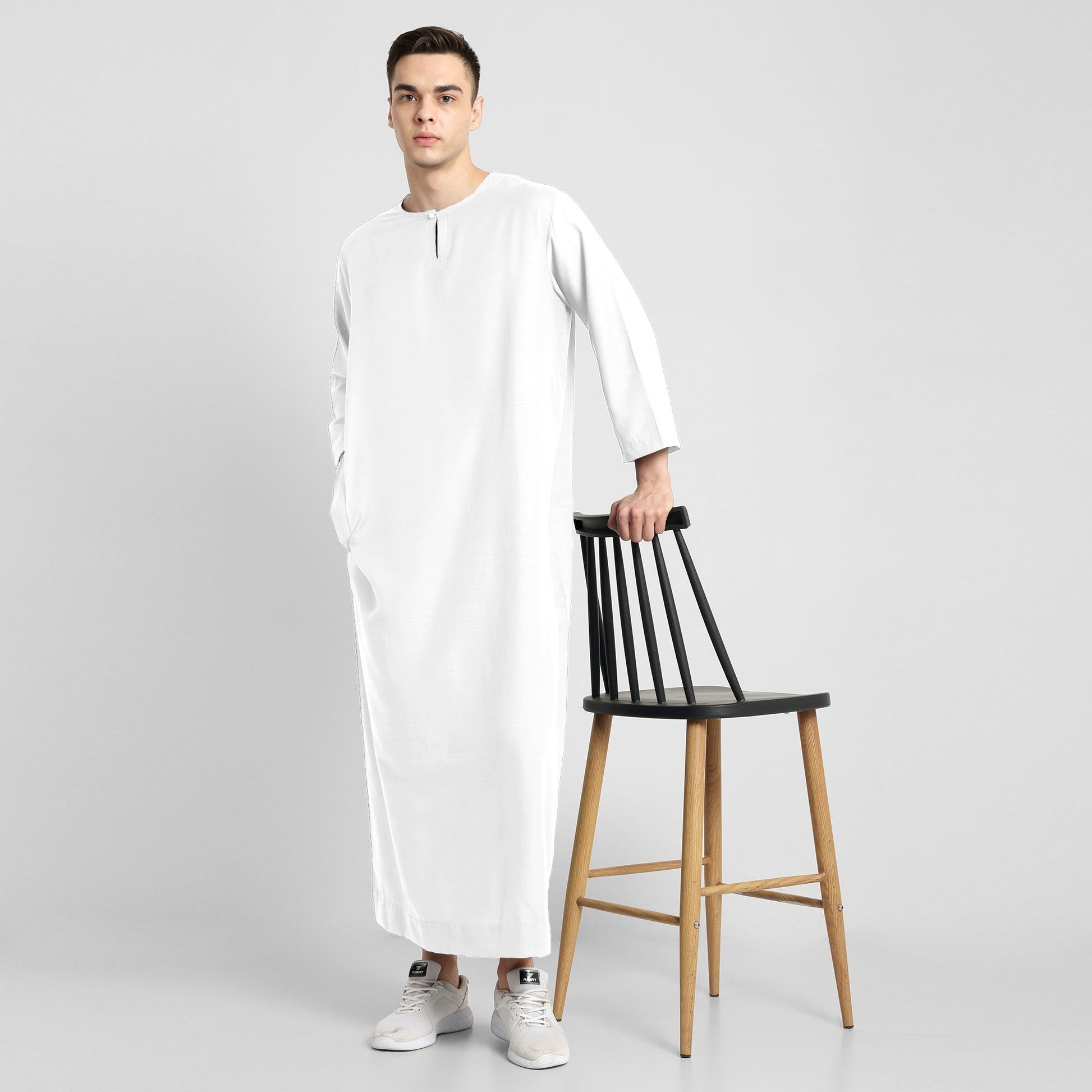 Mens White long sleeve thobe with mandarin collar and side pockets