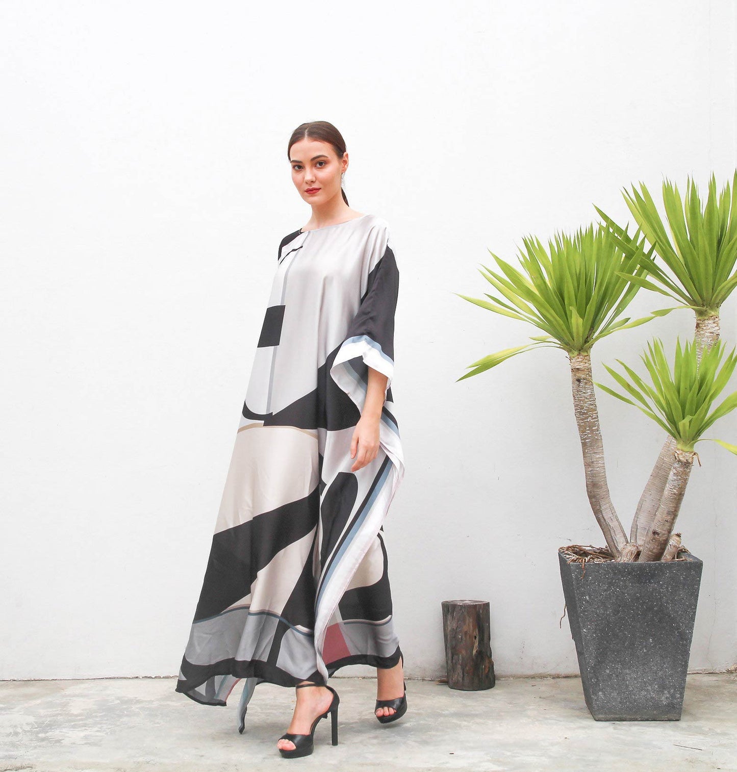 Monochrome Silk Elegance Round Neck Kaftan