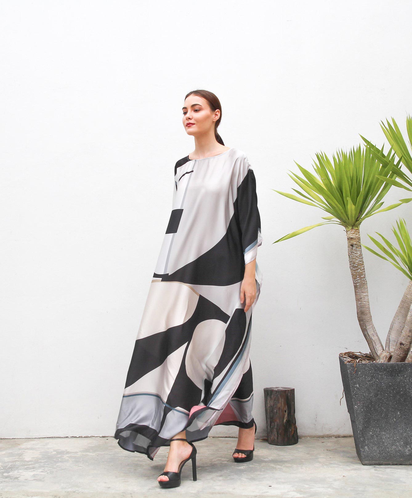 Monochrome Silk Elegance Round Neck Kaftan