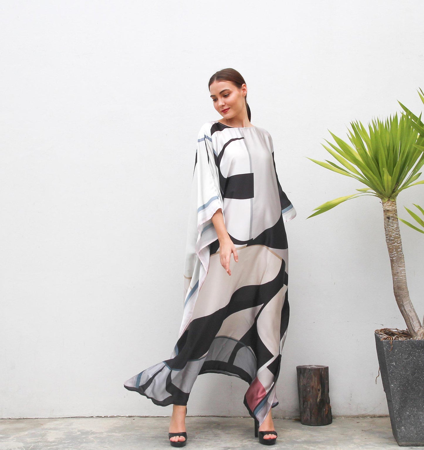 Monochrome Silk Elegance Round Neck Kaftan