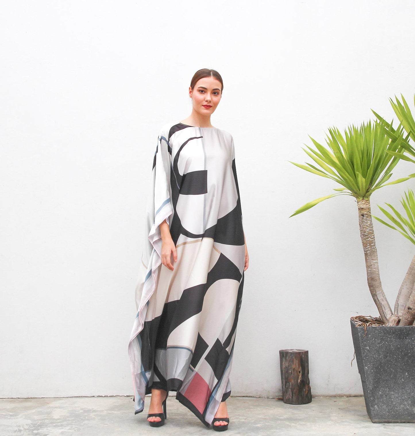 Monochrome Silk Elegance Round Neck Kaftan