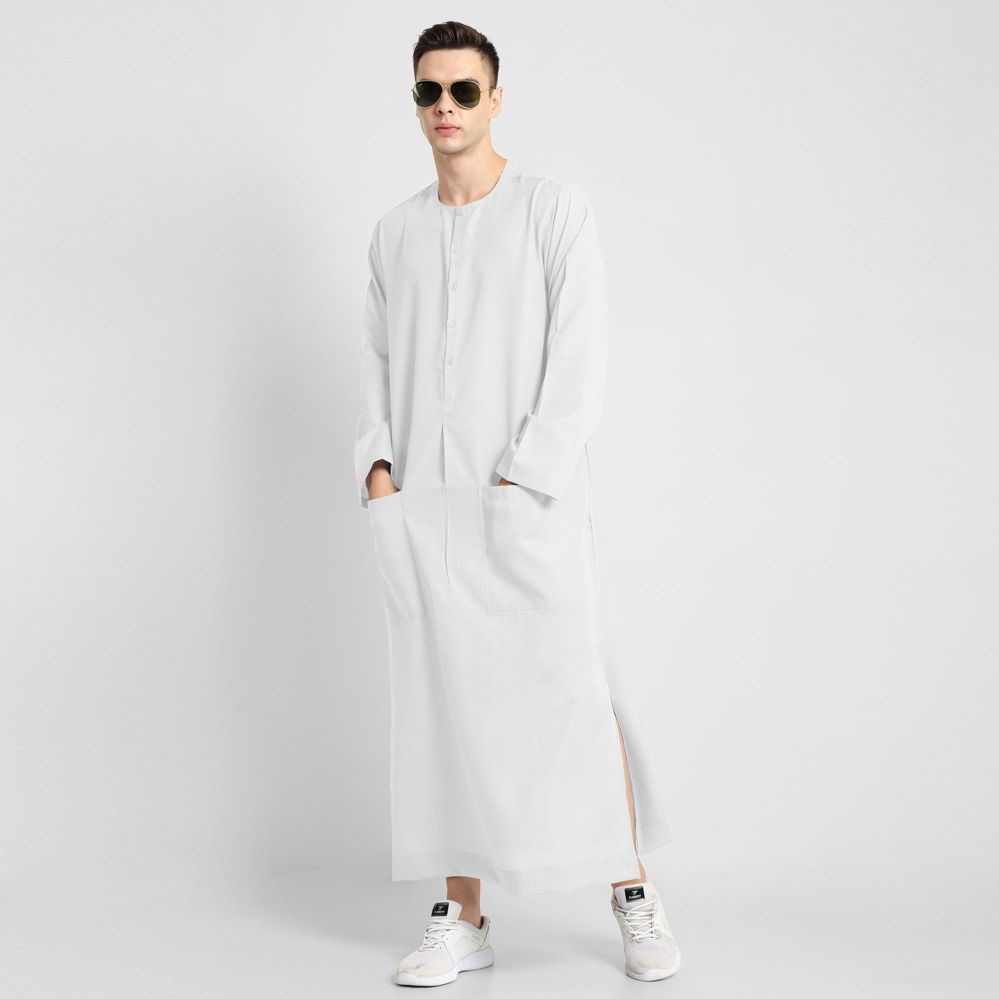 Elegant White Thobe Versatile and Stylish