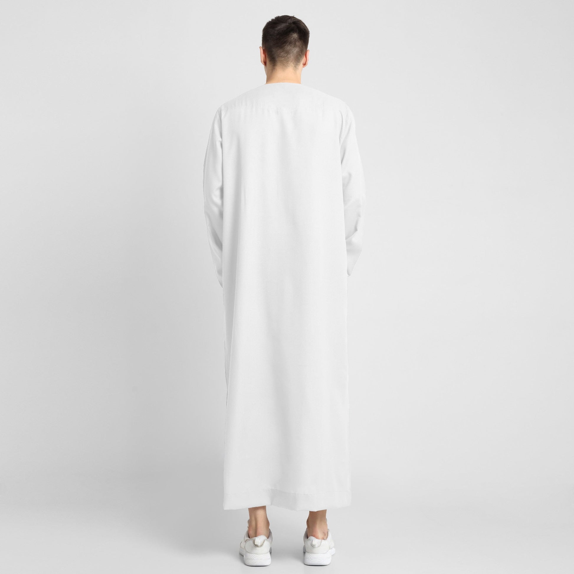 Elegant White Thobe Versatile and Stylish