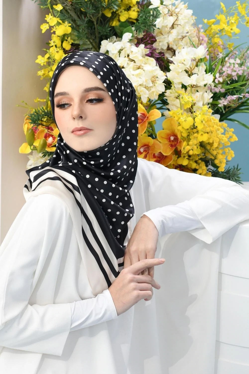 white and black hijab